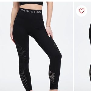 NWT Fabletics Sync Seamless High-Waisted 7/8 Legging XS Black Women $50 Value